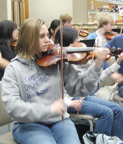 STAY TUNED: Senior Katherine Hill rehearses after school with Symphony Orchestra. She and the rest of the violinists will spend a day at Zionsville learning from professional violinist Rachel Barton-Pine and hearing performances from Barton-Pine and the IU Violin Virtuosi. KATE GRUMME / PHOTO